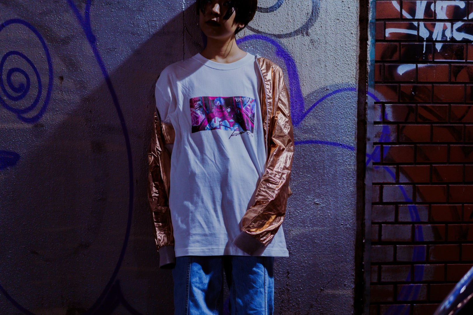 くろうめ×納棺師「TOKYO NEO」ビッグシルエットTシャツ