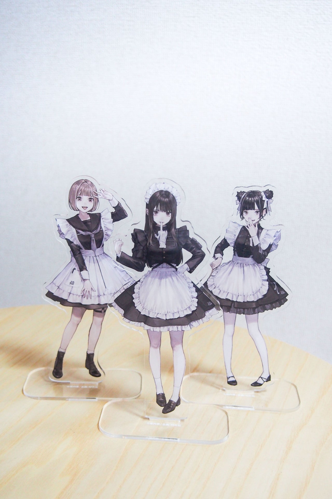 坂内若<br>「制服メイド」<br>アクリルスタンドセット